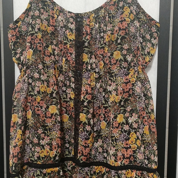 Decree Black Flowered Summer Top sz L - Picture 5 of 8